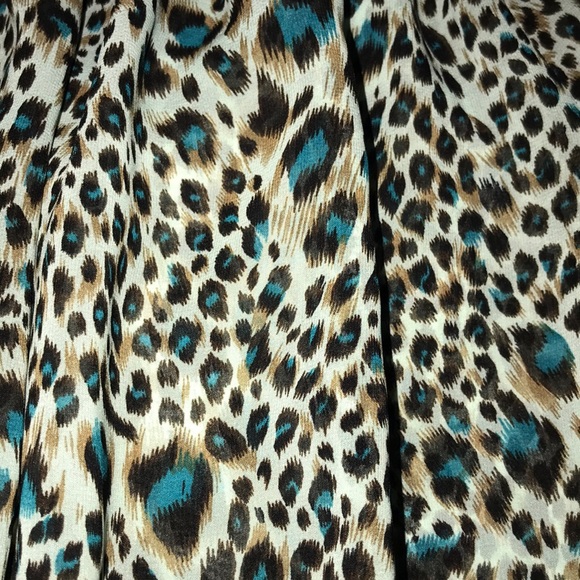 Off shoulder blouse still has tags - Picture 2 of 4